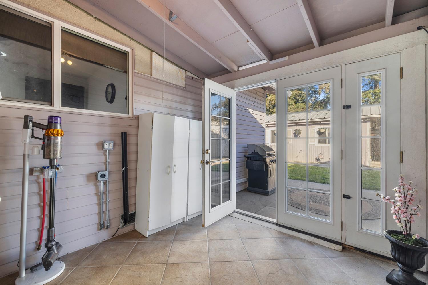 2241 Rochelle Ave, Turlock, CA 95382