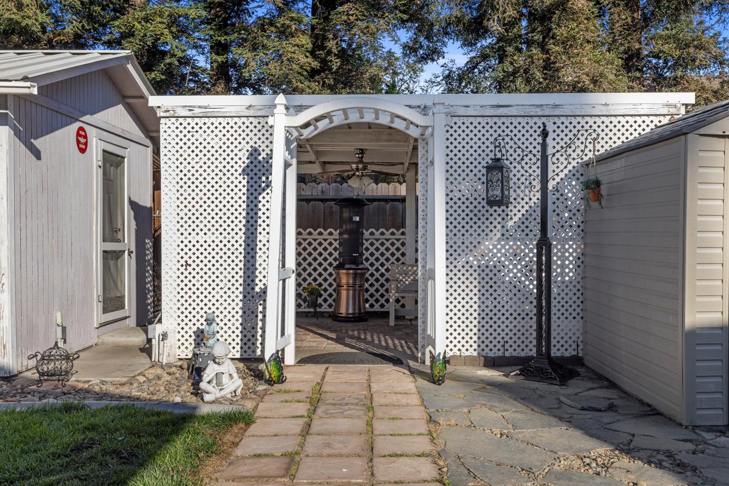 2241 Rochelle Ave, Turlock, CA 95382