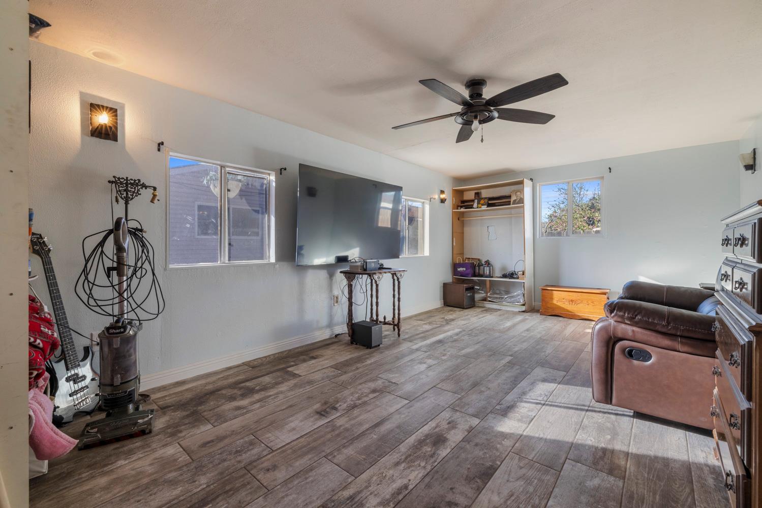 2241 Rochelle Ave, Turlock, CA 95382