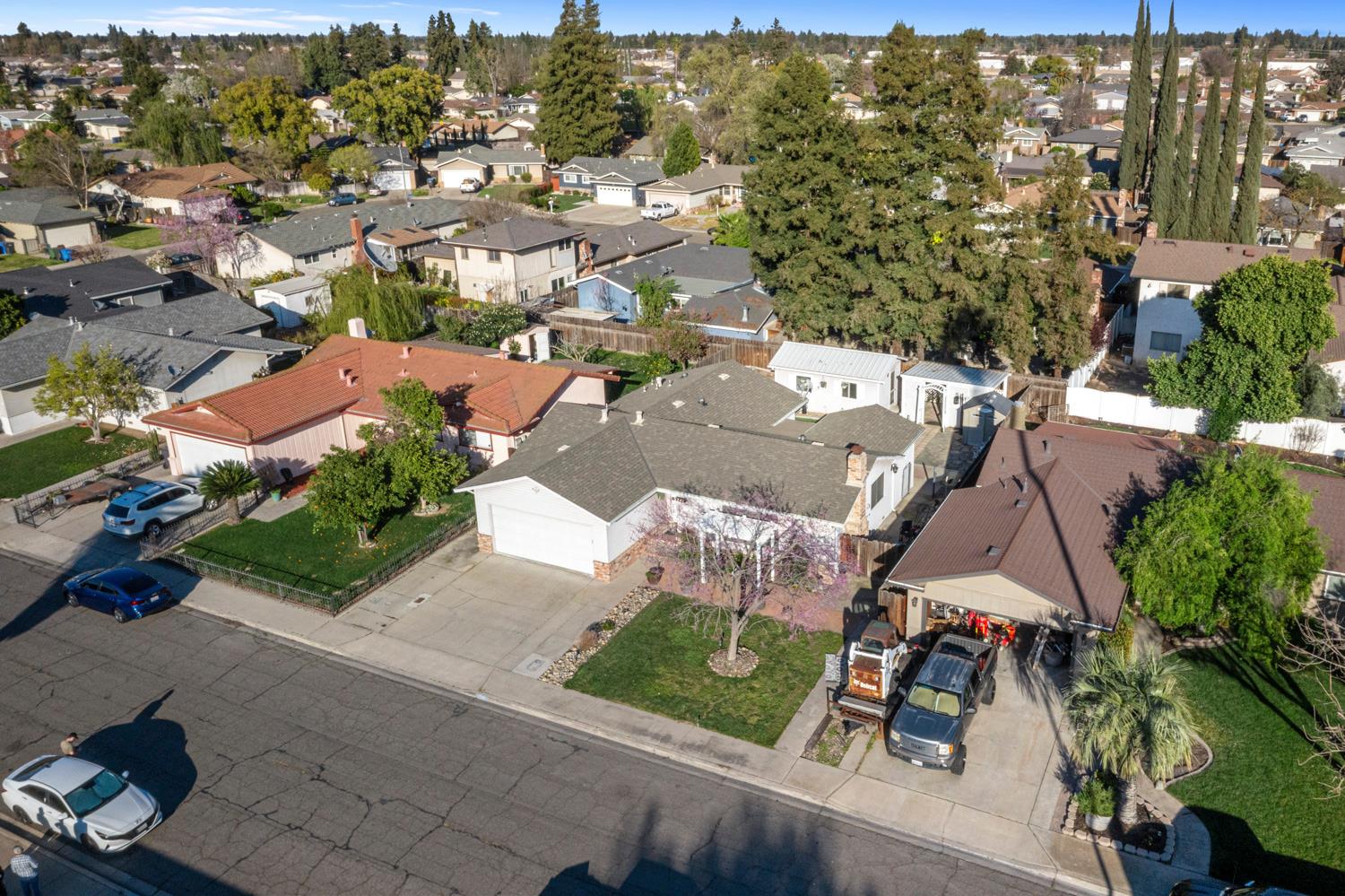 2241 Rochelle Ave, Turlock, CA 95382