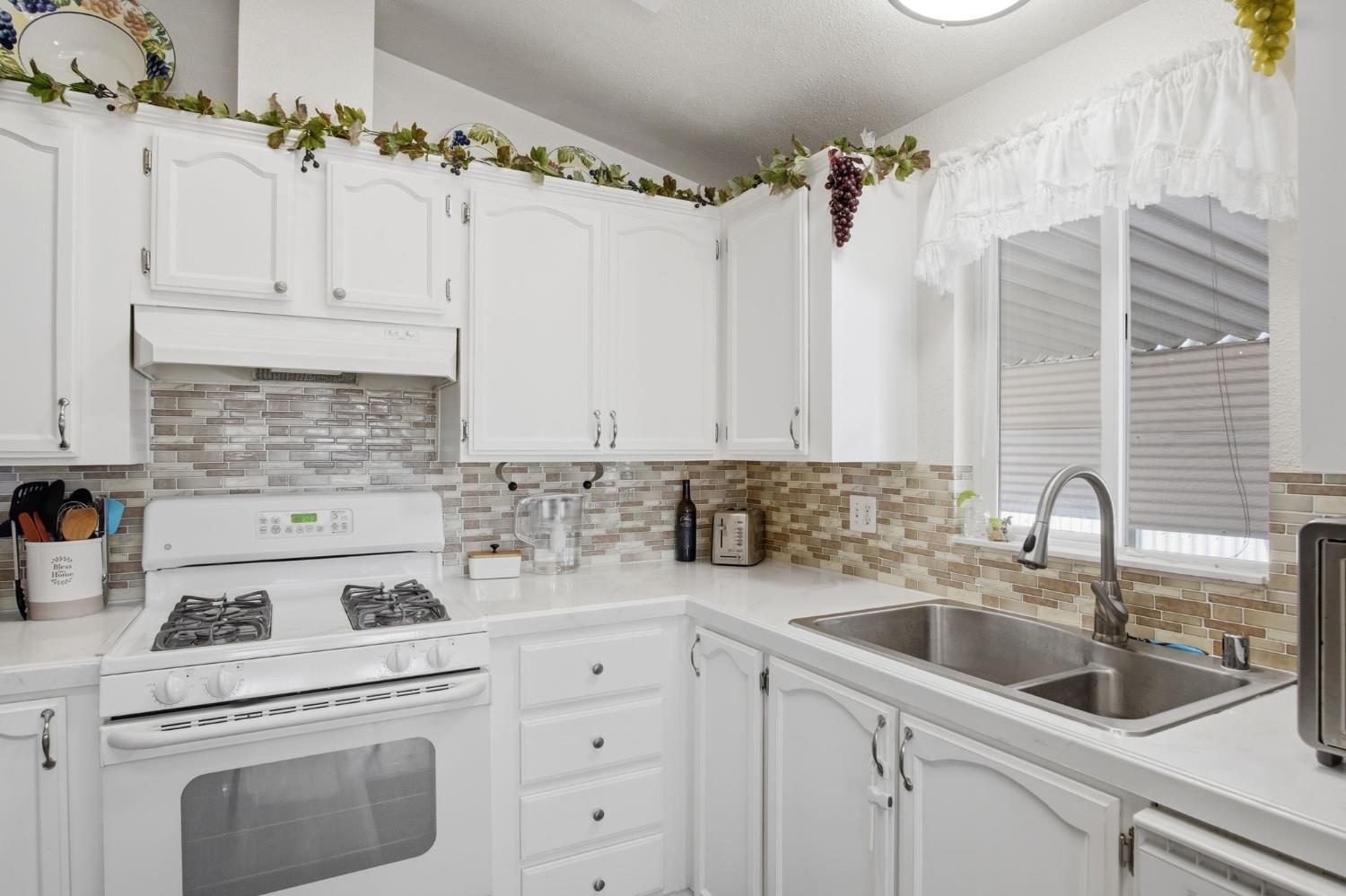 150 Pestana Ave #137, Manteca, CA 95336