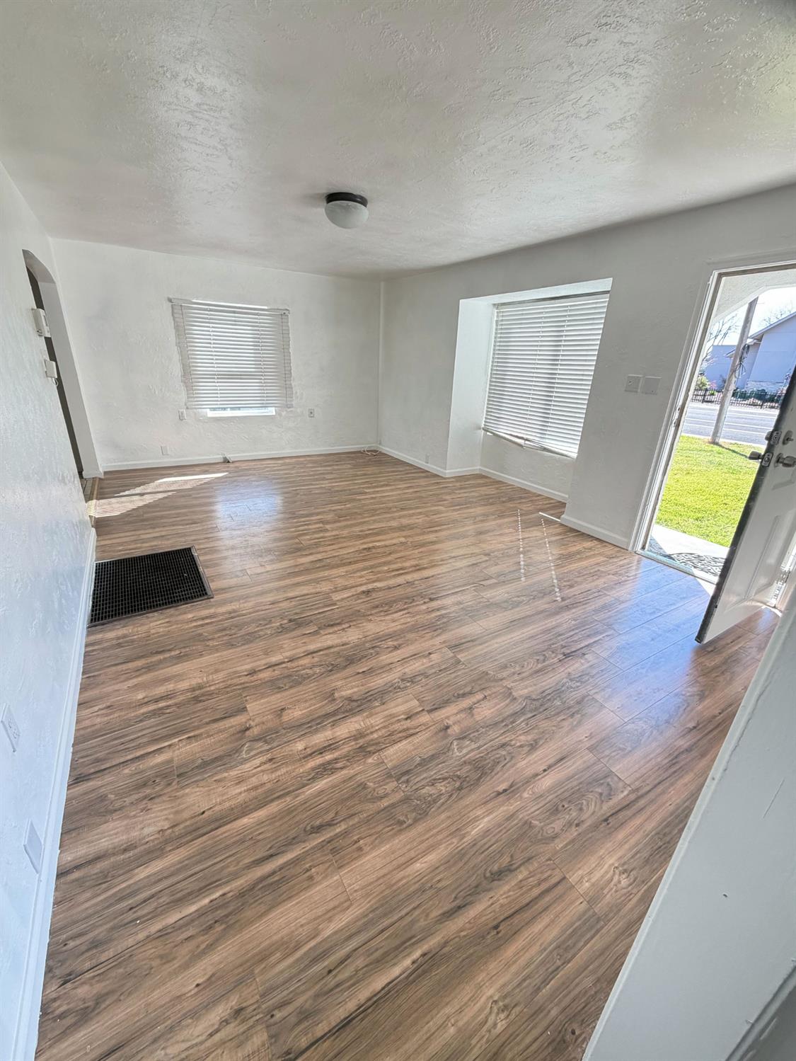 2324 6th St, Hughson, CA 95326