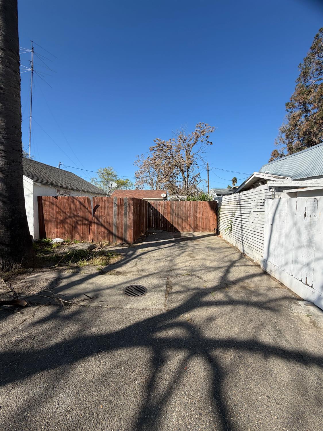 2324 6th St, Hughson, CA 95326