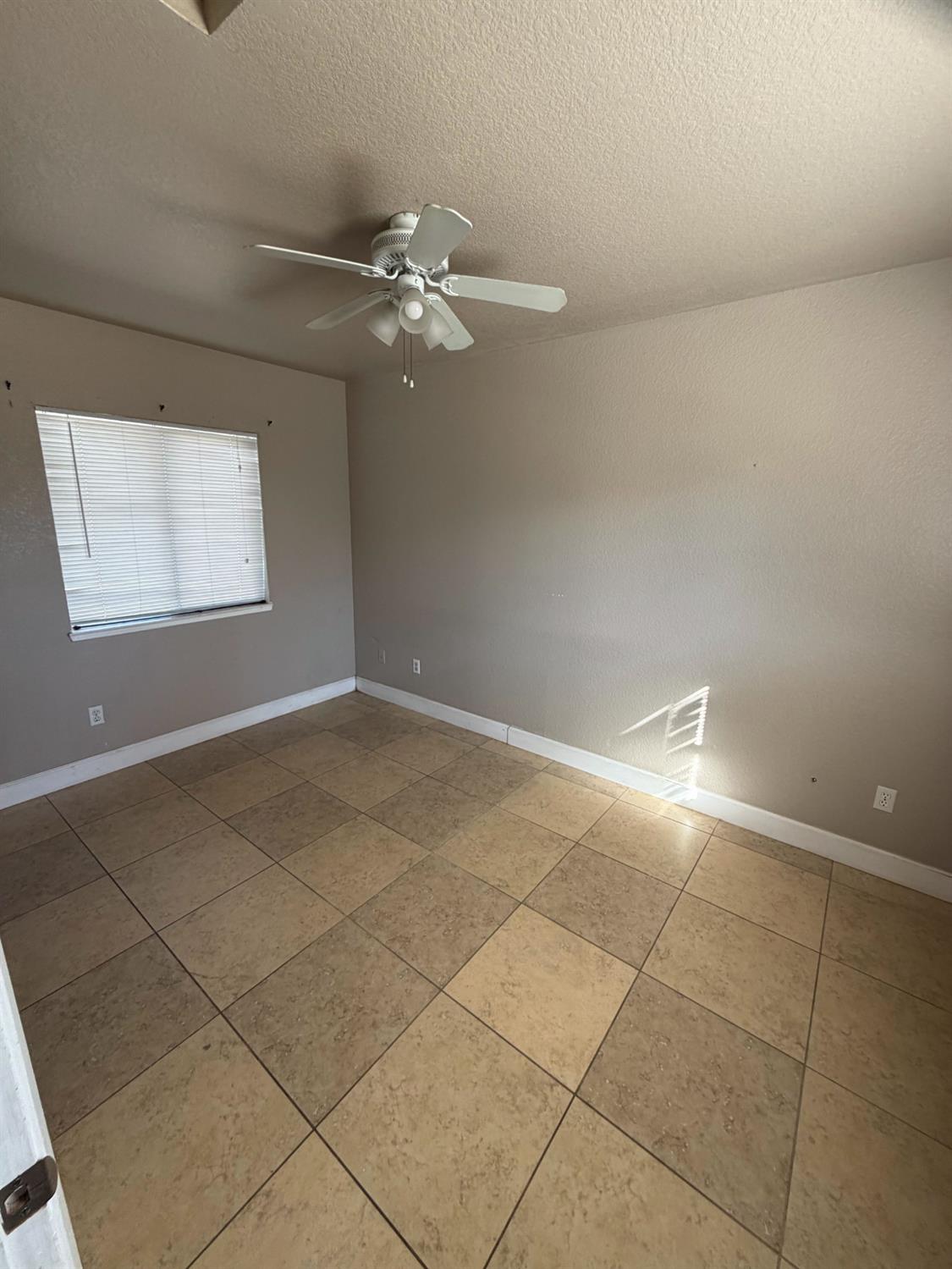 2324 6th St, Hughson, CA 95326