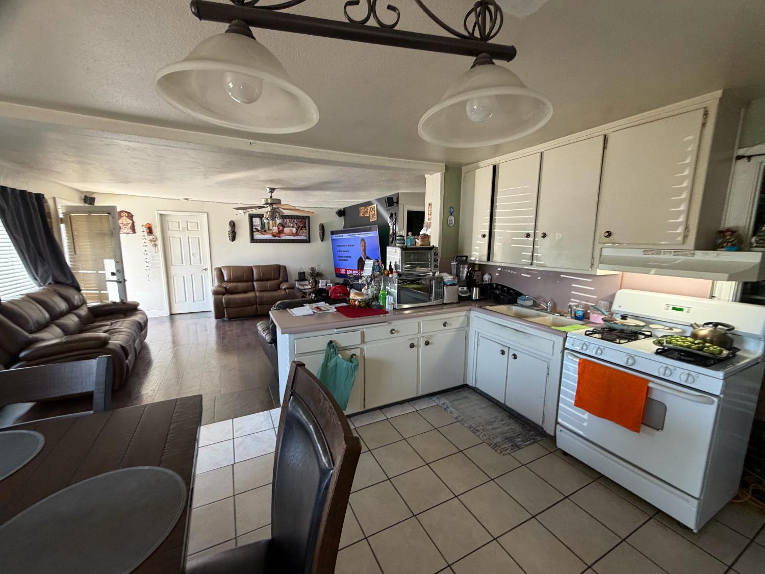 2324 6th St, Hughson, CA 95326