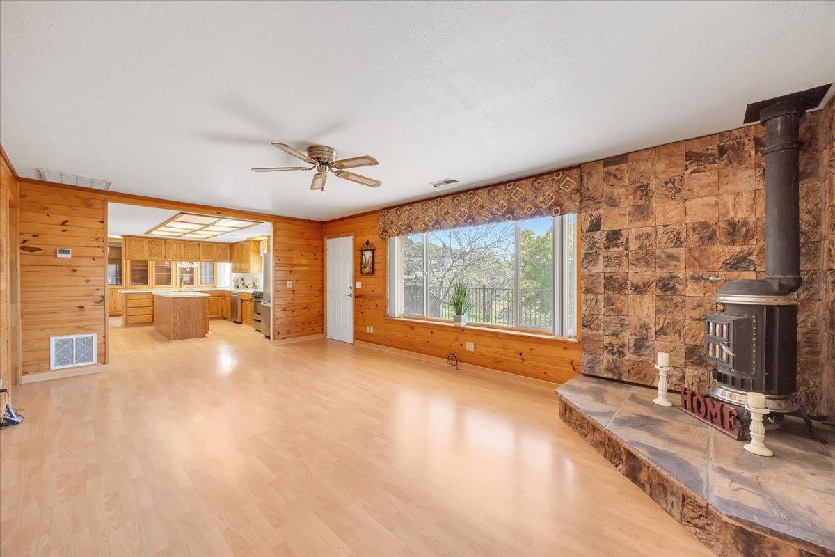 4589 Moccasin St, Copperopolis, CA 95228