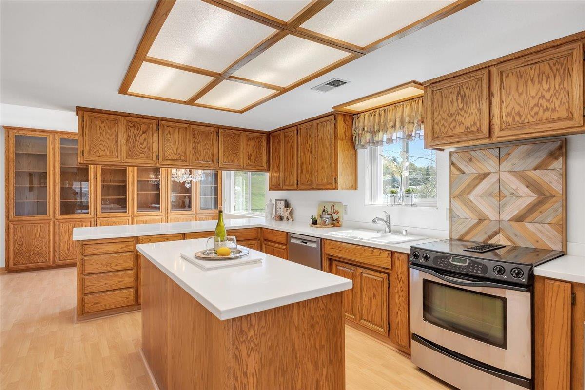 4589 Moccasin St, Copperopolis, CA 95228