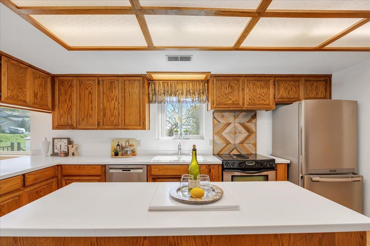 4589 Moccasin St, Copperopolis, CA 95228