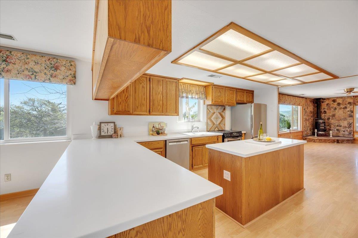 4589 Moccasin St, Copperopolis, CA 95228