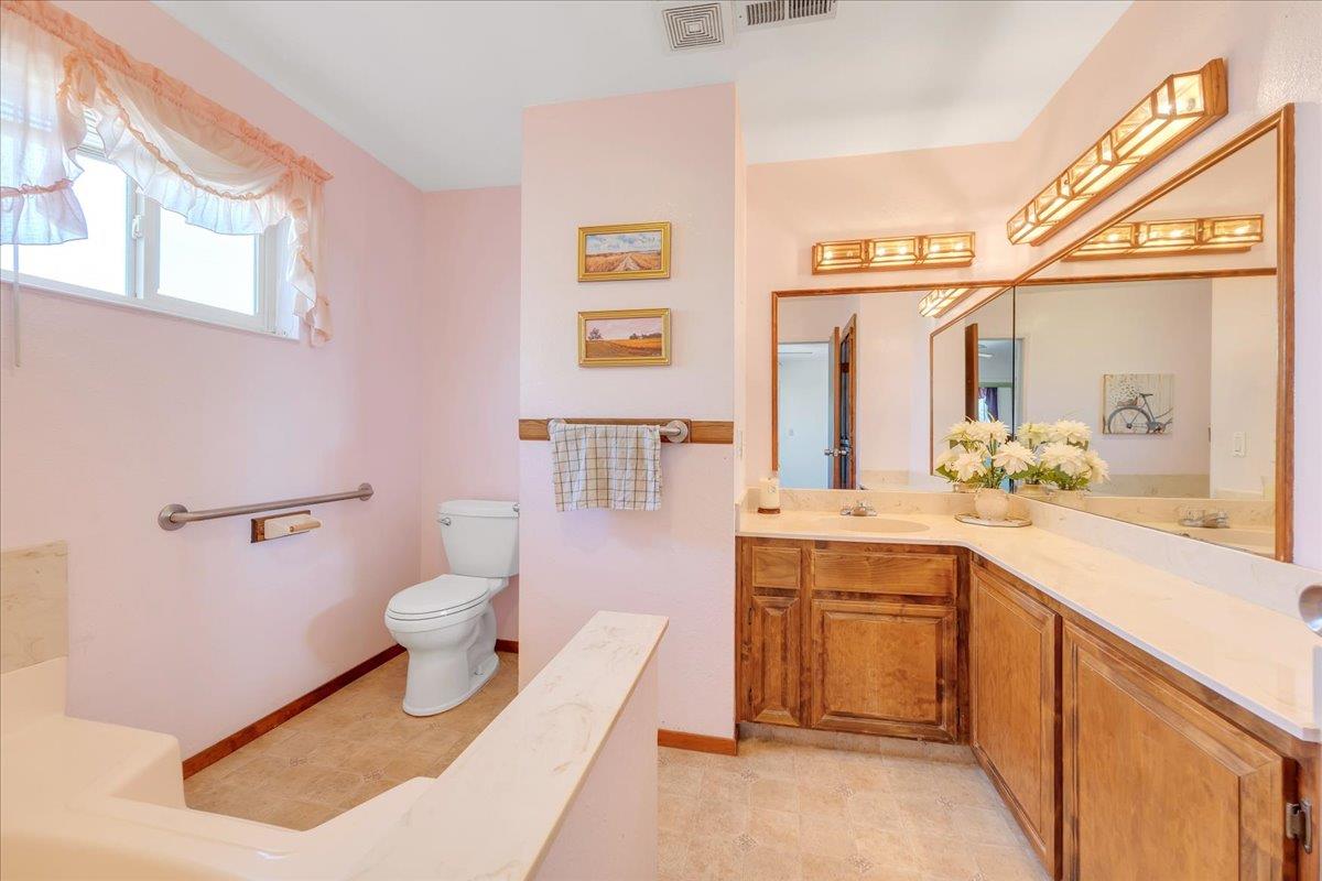 4589 Moccasin St, Copperopolis, CA 95228