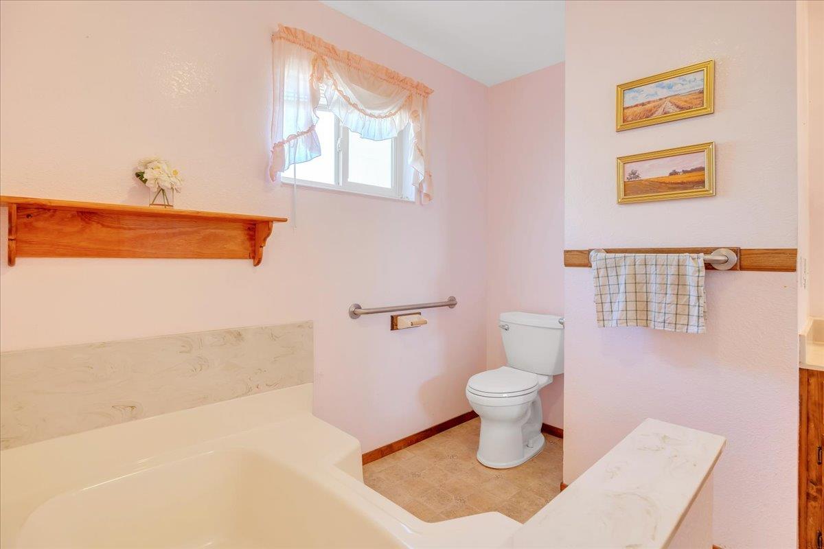 4589 Moccasin St, Copperopolis, CA 95228