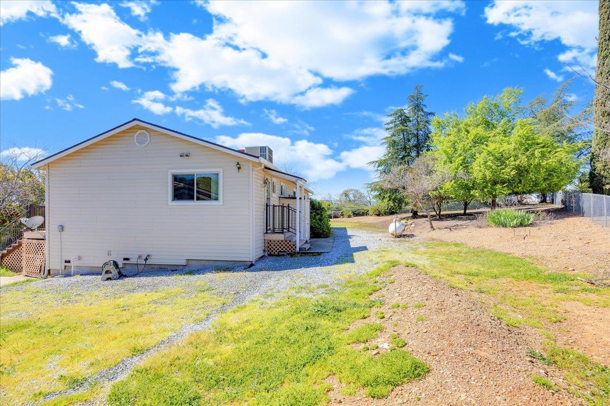 4589 Moccasin St, Copperopolis, CA 95228