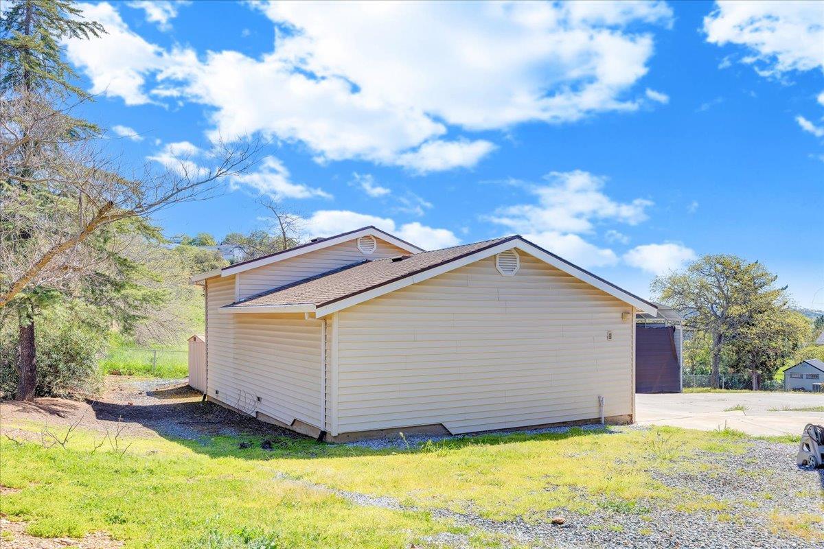 4589 Moccasin St, Copperopolis, CA 95228