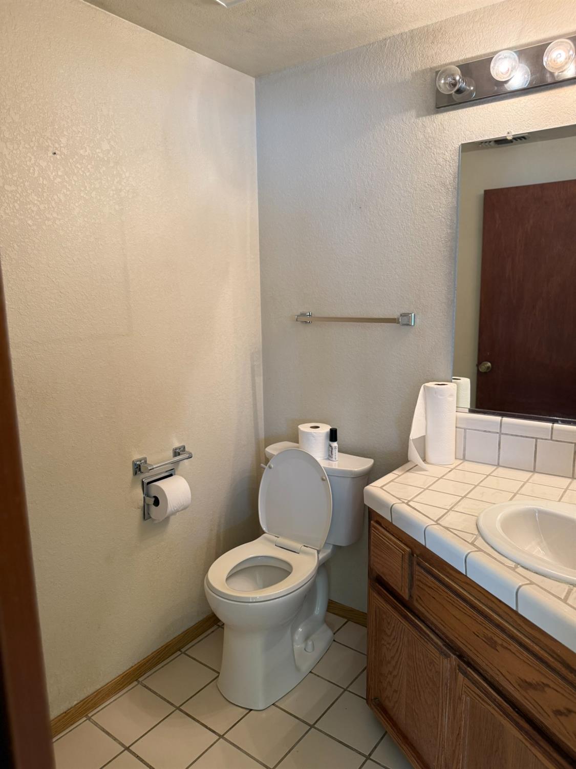 2056 Elwin Way, Modesto, CA 95350