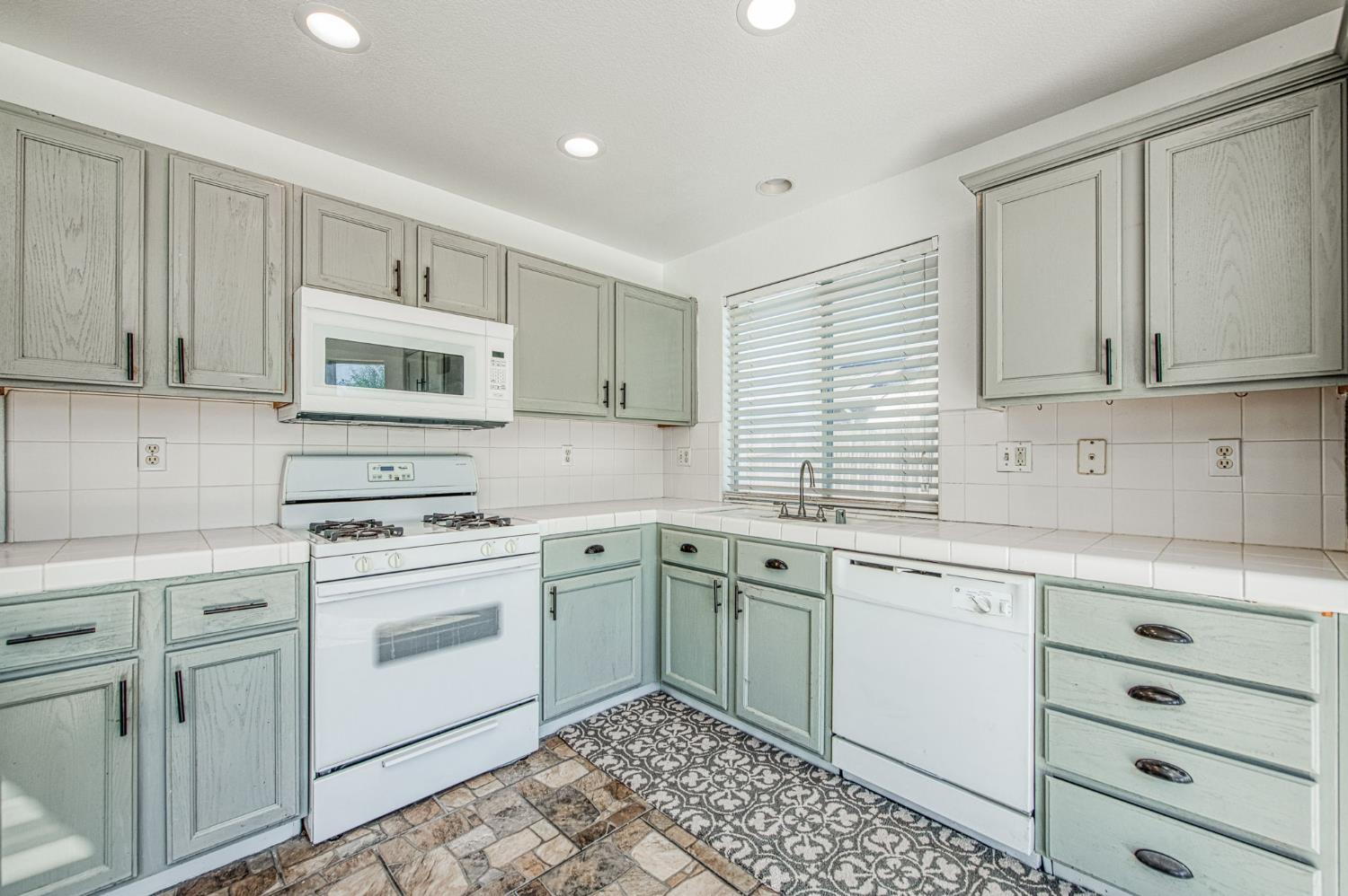 2836 Griffith Ave, Clovis, CA 93611