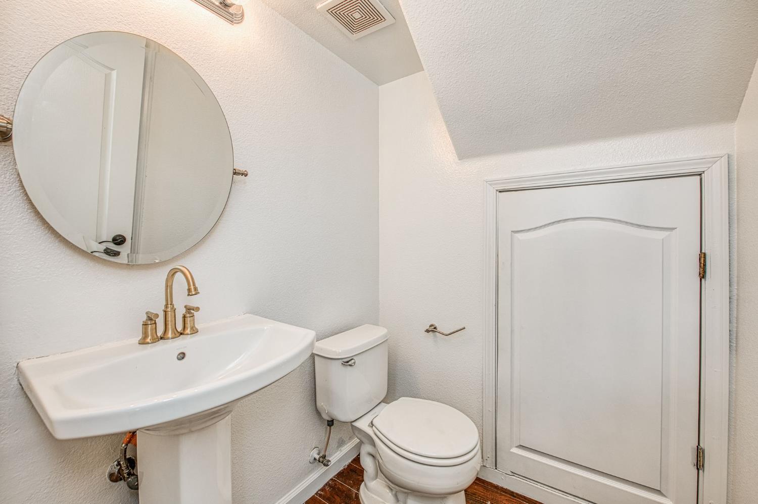 2836 Griffith Ave, Clovis, CA 93611