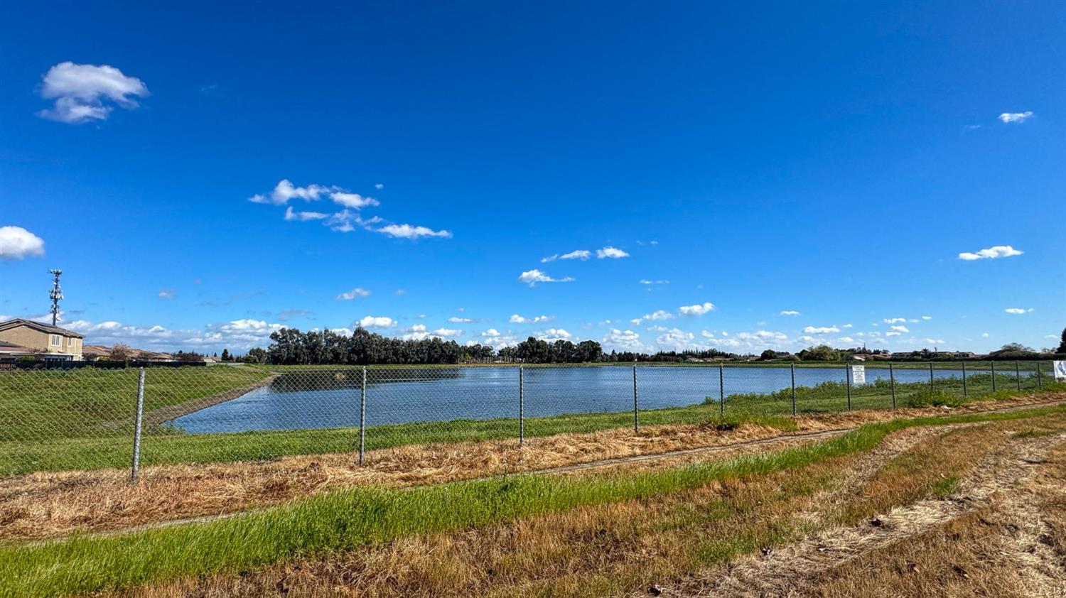 2836 Griffith Ave, Clovis, CA 93611