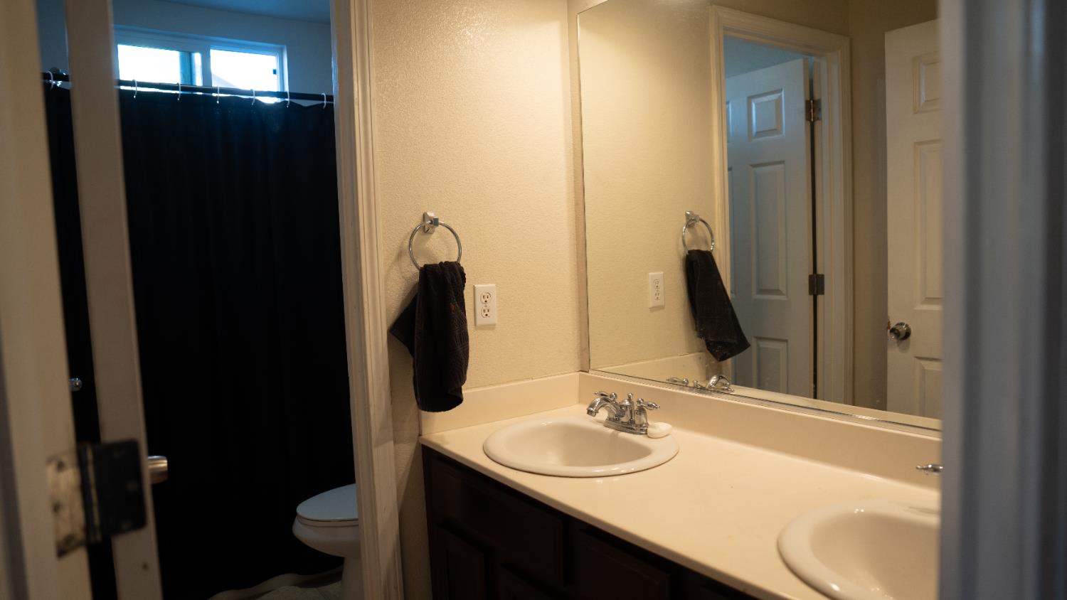 13403 Rivercrest Dr, Waterford, CA 95386