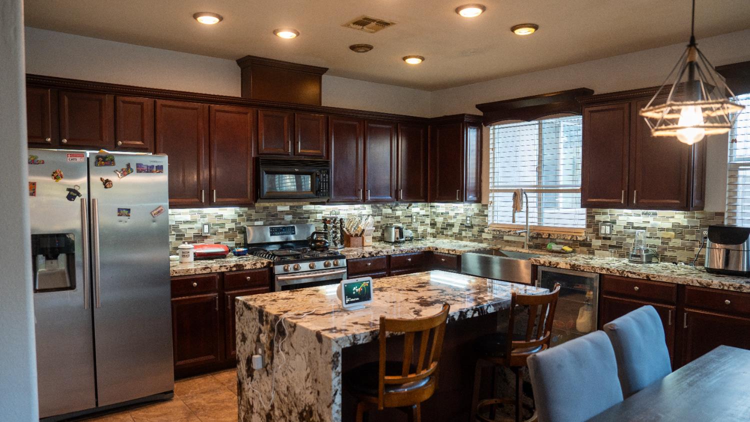 13403 Rivercrest Dr, Waterford, CA 95386