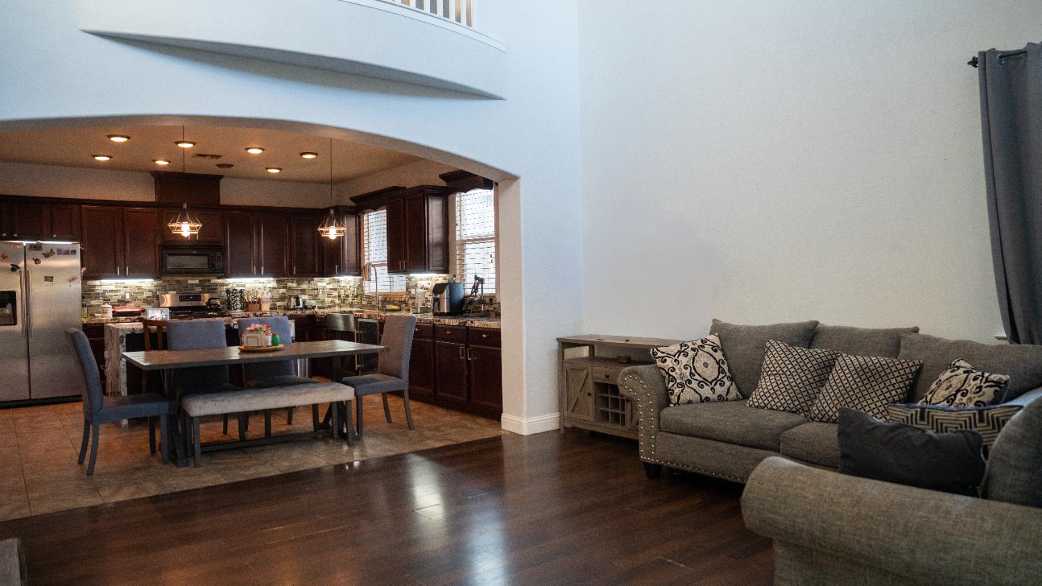 13403 Rivercrest Dr, Waterford, CA 95386