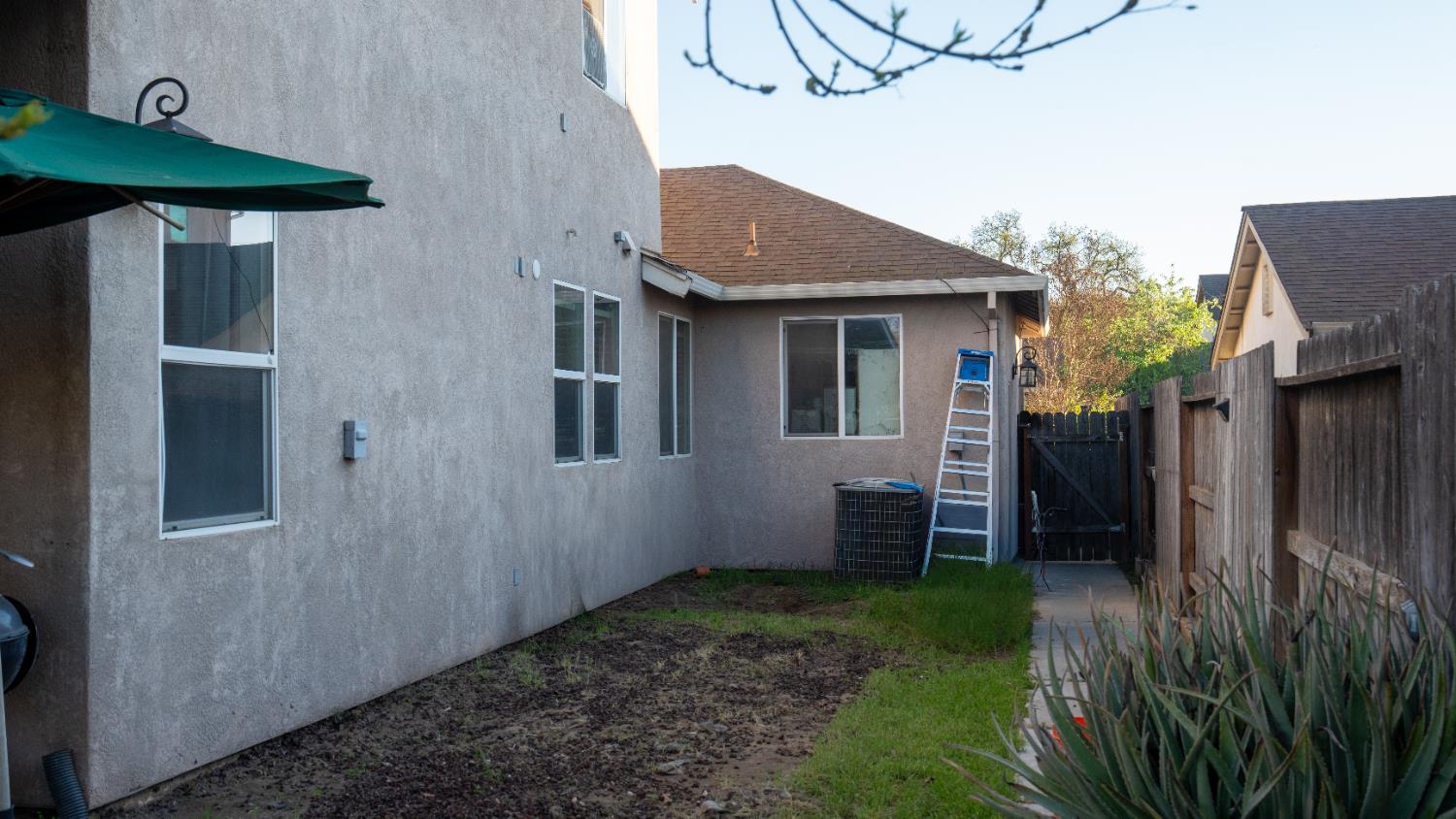 13403 Rivercrest Dr, Waterford, CA 95386