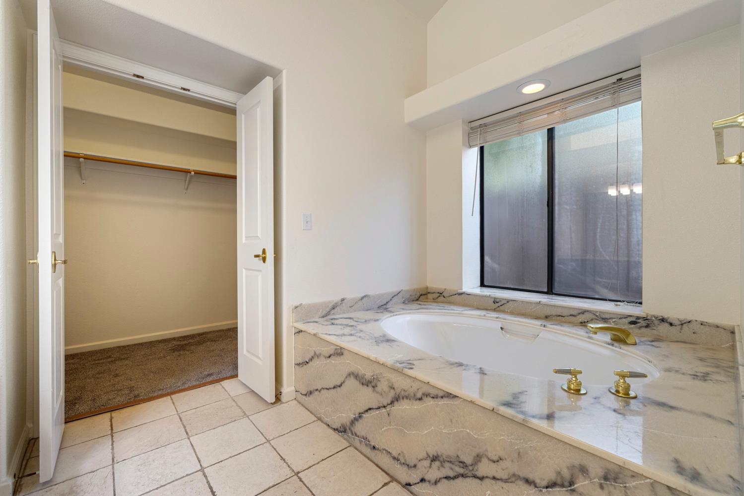 1162 Sonora Ave, Manteca, CA 95337