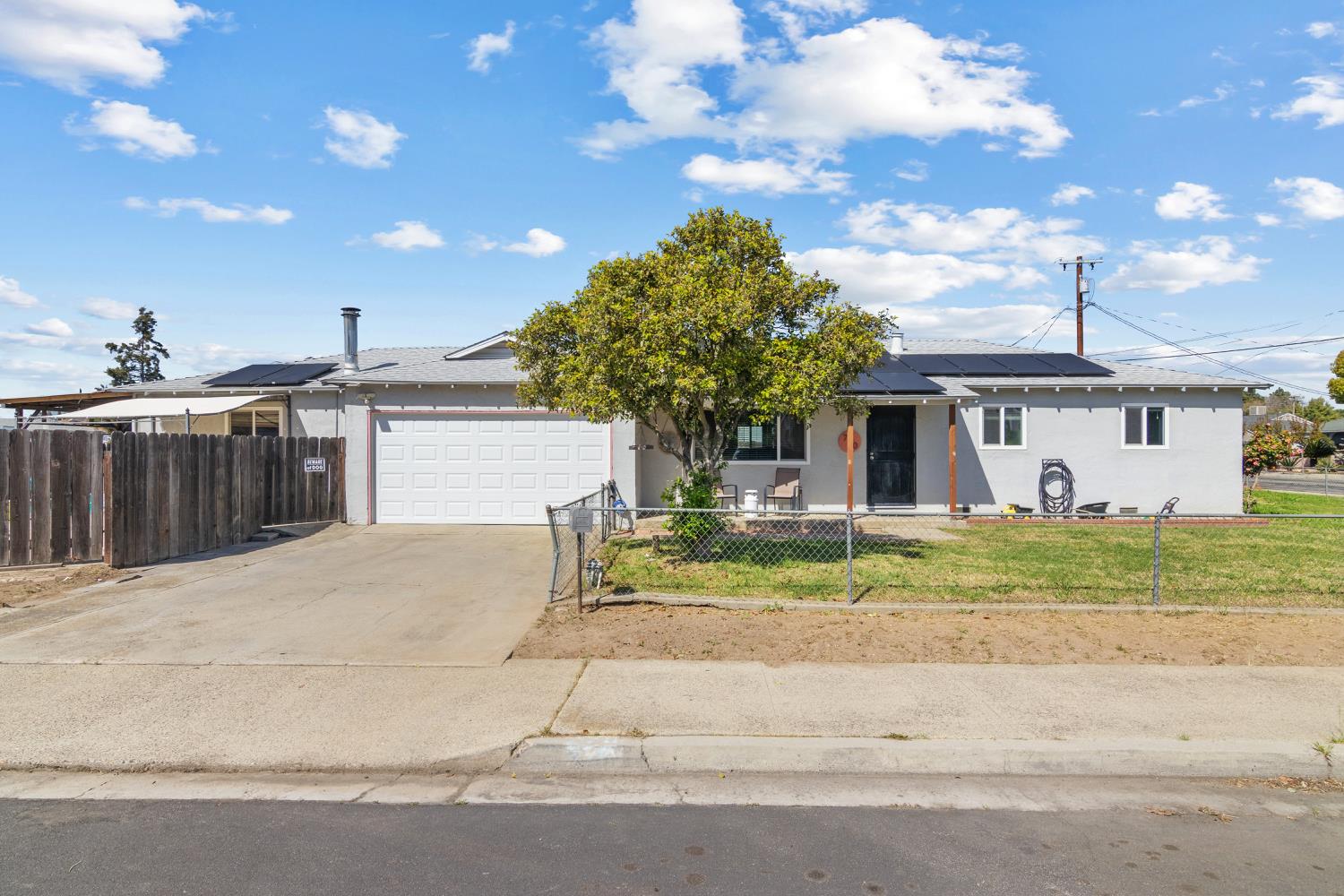 770 E E St, Oakdale, CA 95361