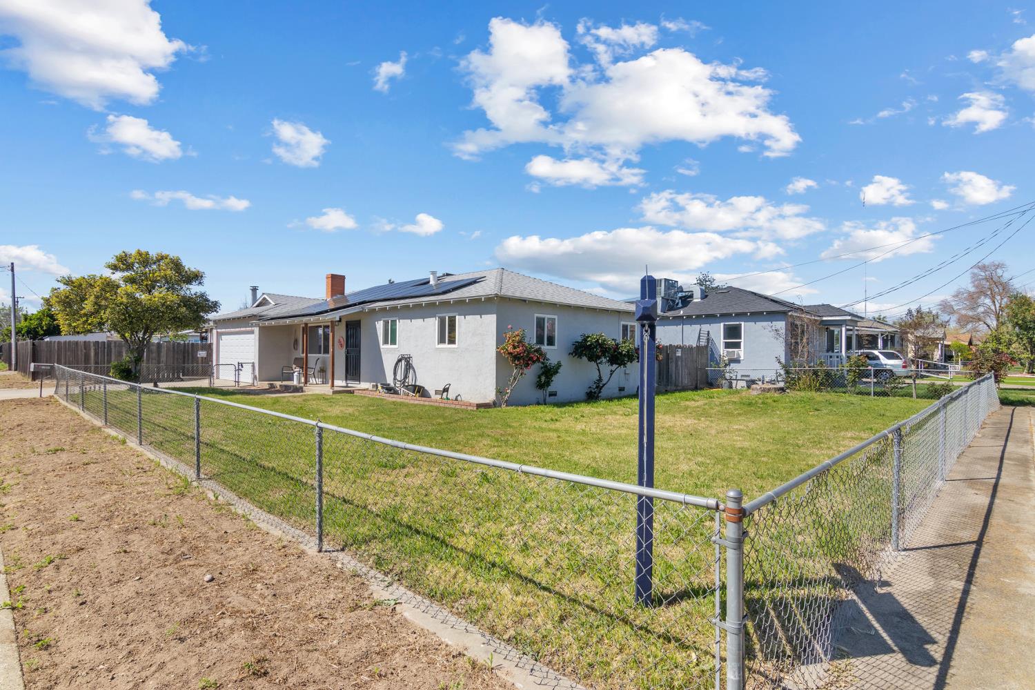 770 E E St, Oakdale, CA 95361