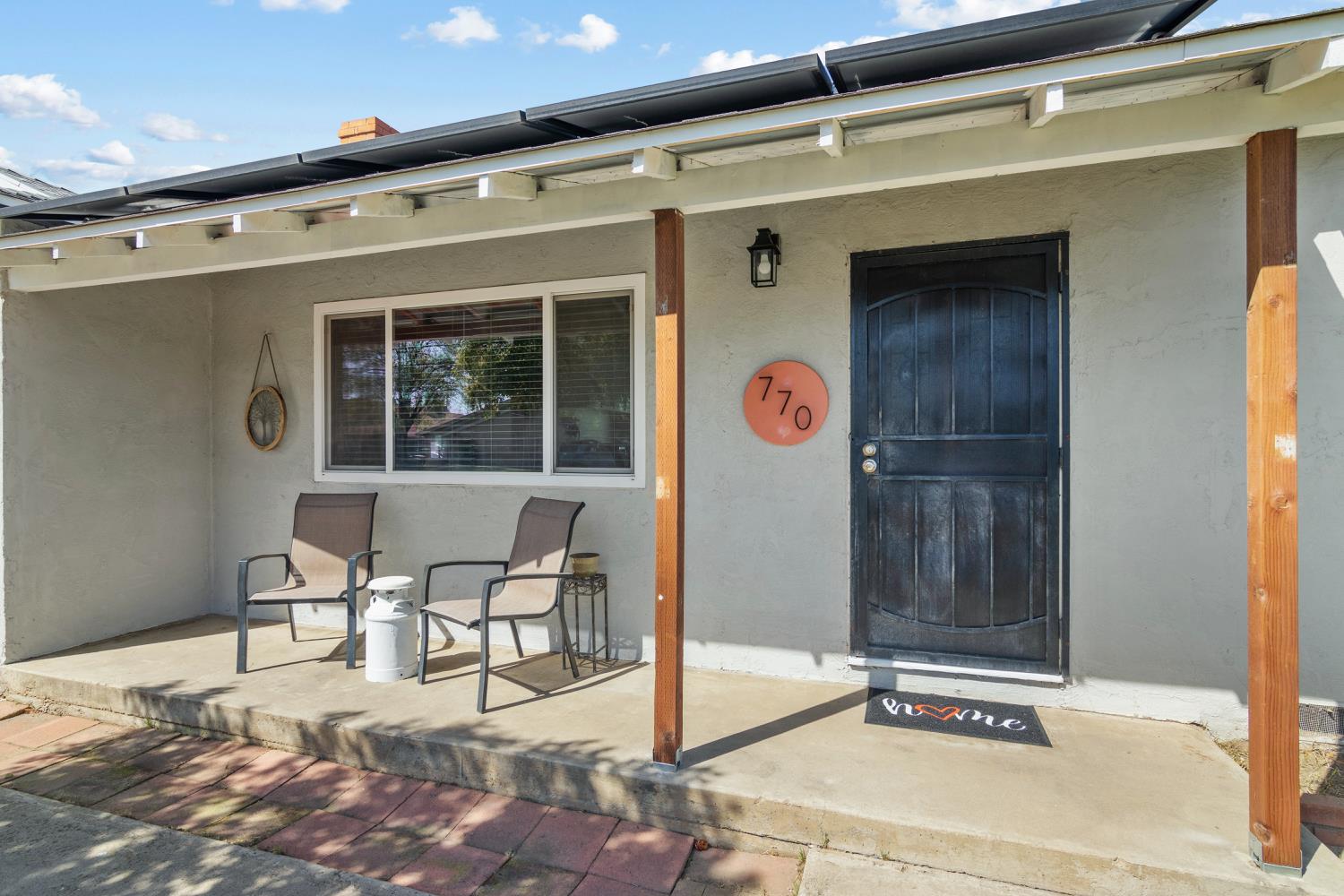 770 E E St, Oakdale, CA 95361