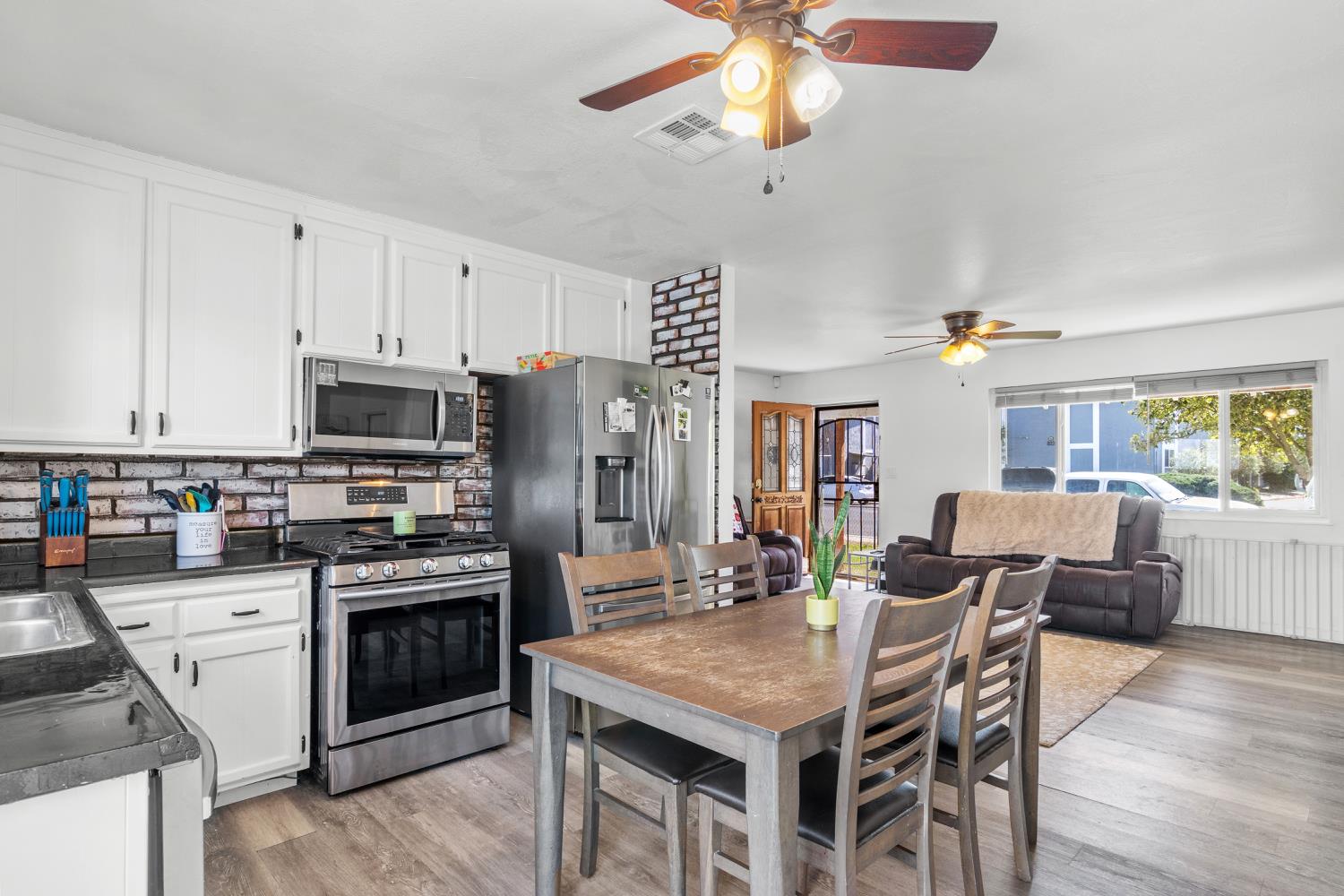 770 E E St, Oakdale, CA 95361