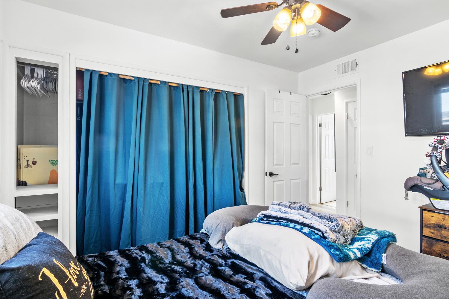 770 E E St, Oakdale, CA 95361