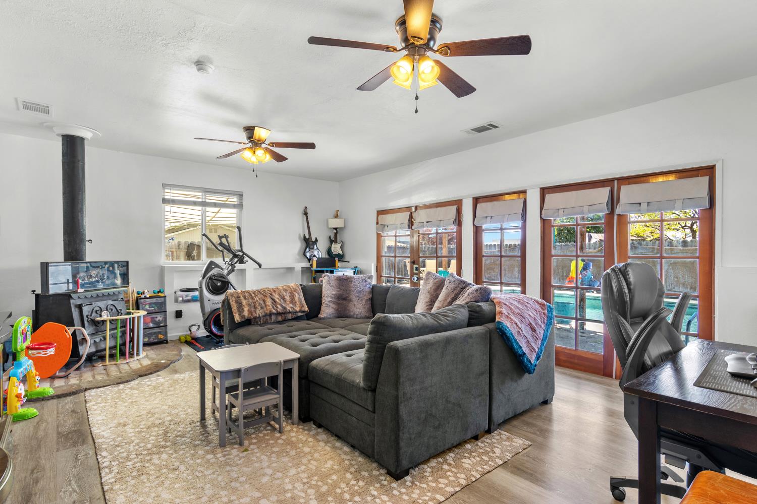 770 E E St, Oakdale, CA 95361