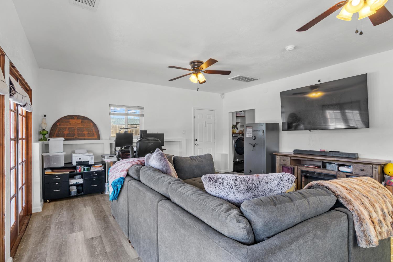 770 E E St, Oakdale, CA 95361