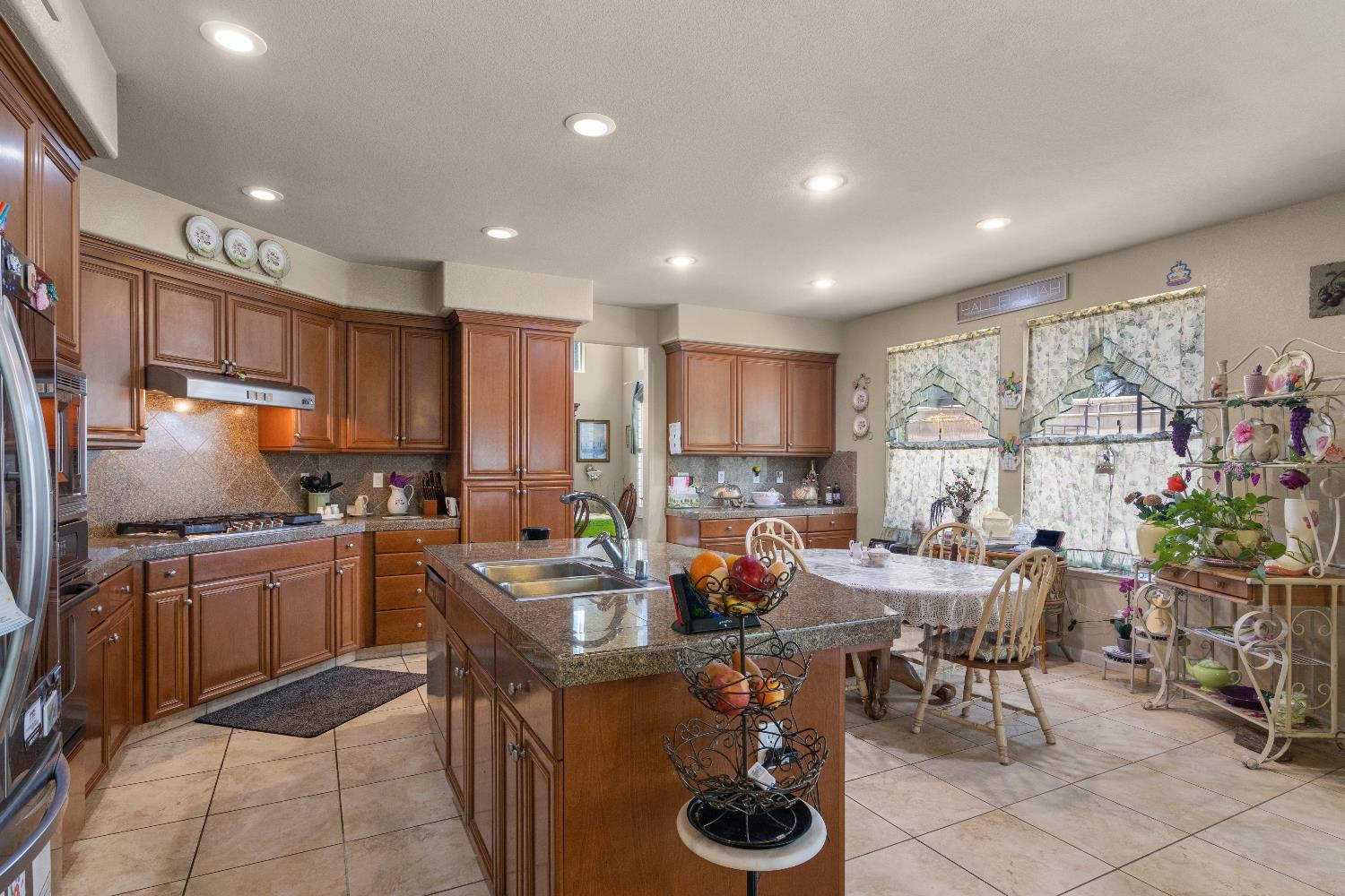 1810 Silvio Way, Oakdale, CA 95361