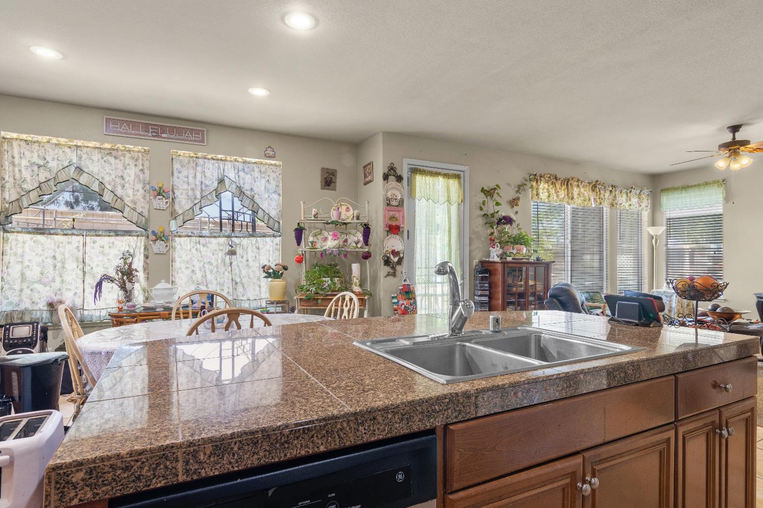 1810 Silvio Way, Oakdale, CA 95361