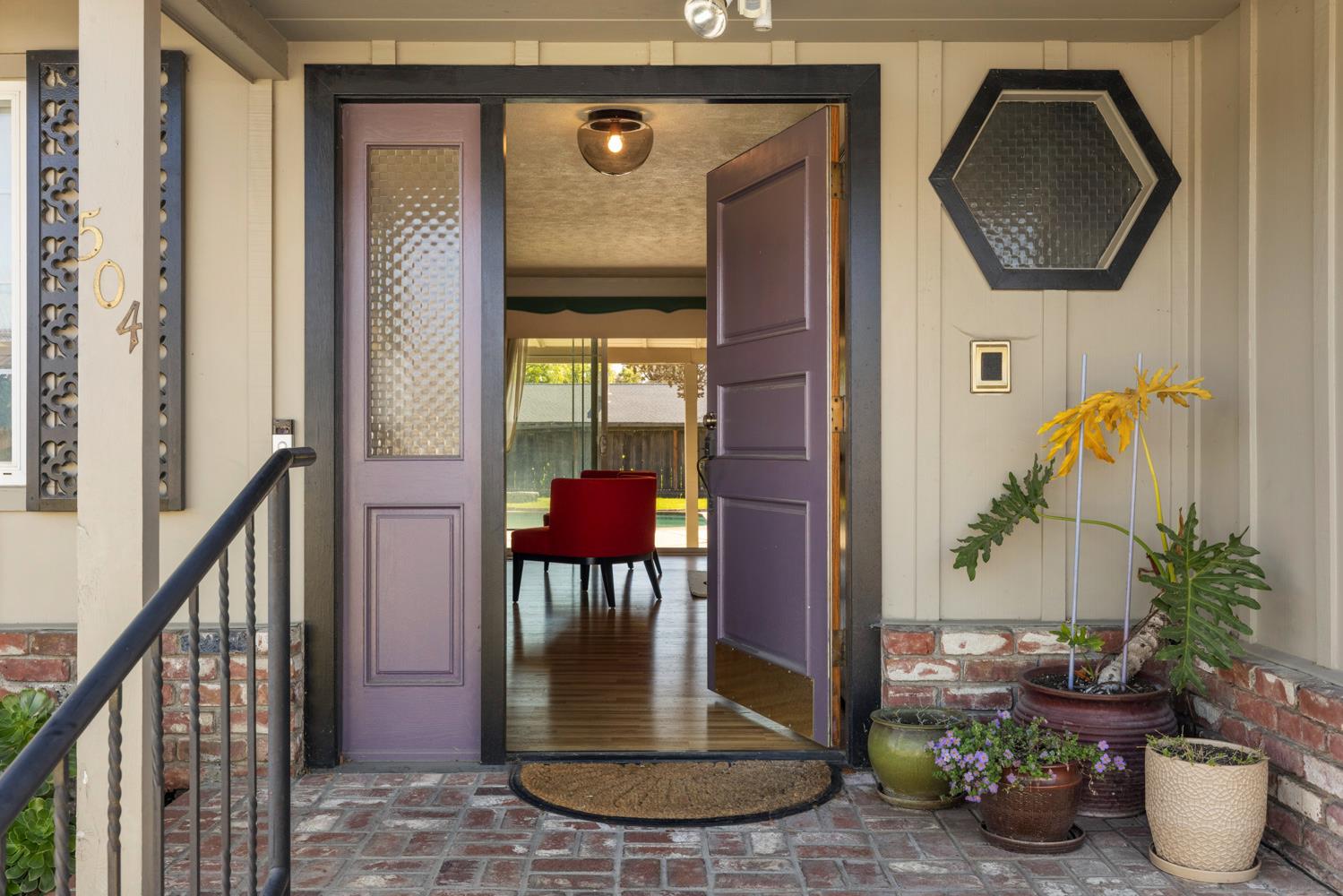 504 Robin Hood Dr, Modesto, CA 95350