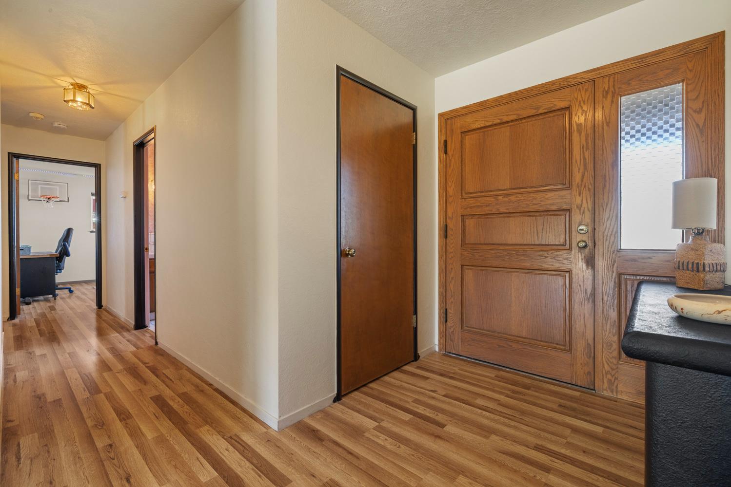 504 Robin Hood Dr, Modesto, CA 95350