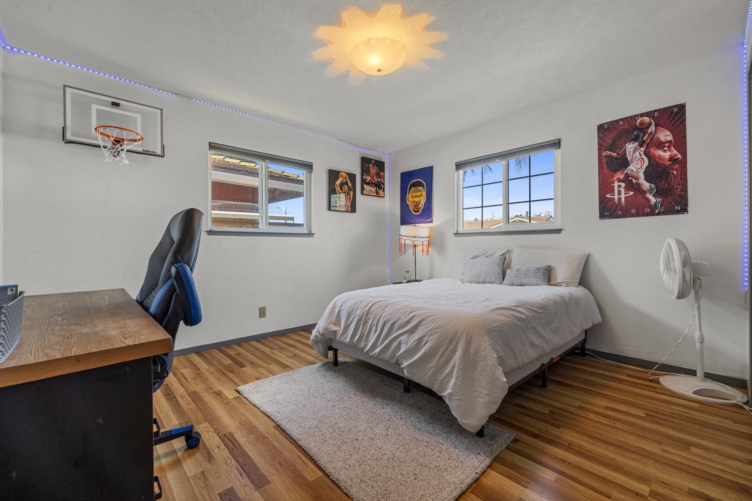 504 Robin Hood Dr, Modesto, CA 95350