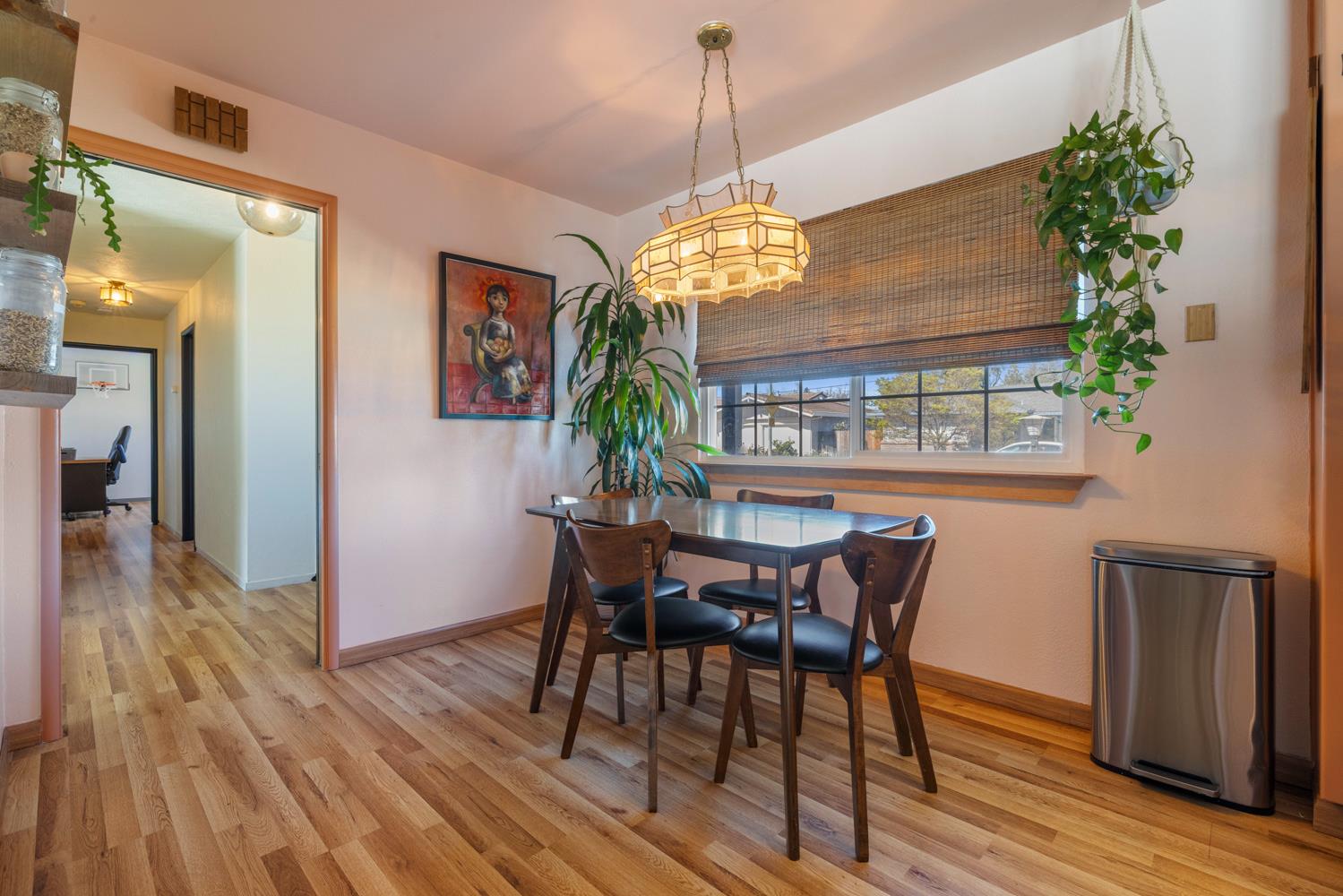 504 Robin Hood Dr, Modesto, CA 95350