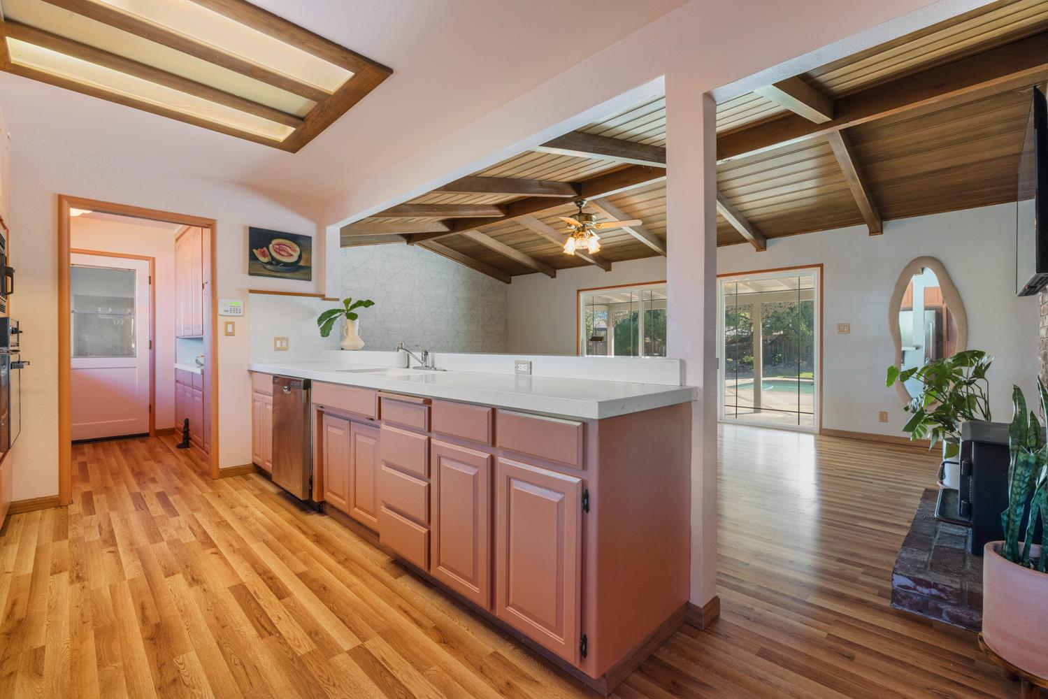 504 Robin Hood Dr, Modesto, CA 95350