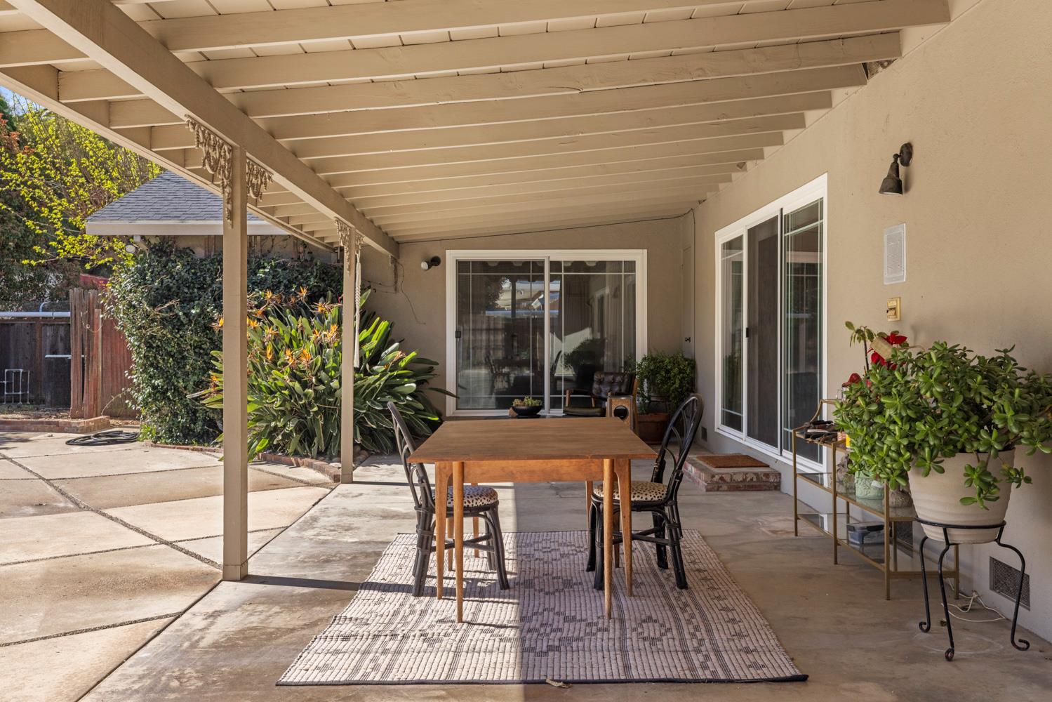 504 Robin Hood Dr, Modesto, CA 95350