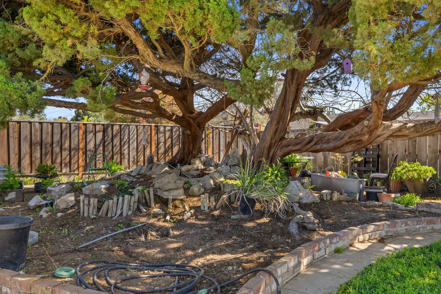 504 Robin Hood Dr, Modesto, CA 95350