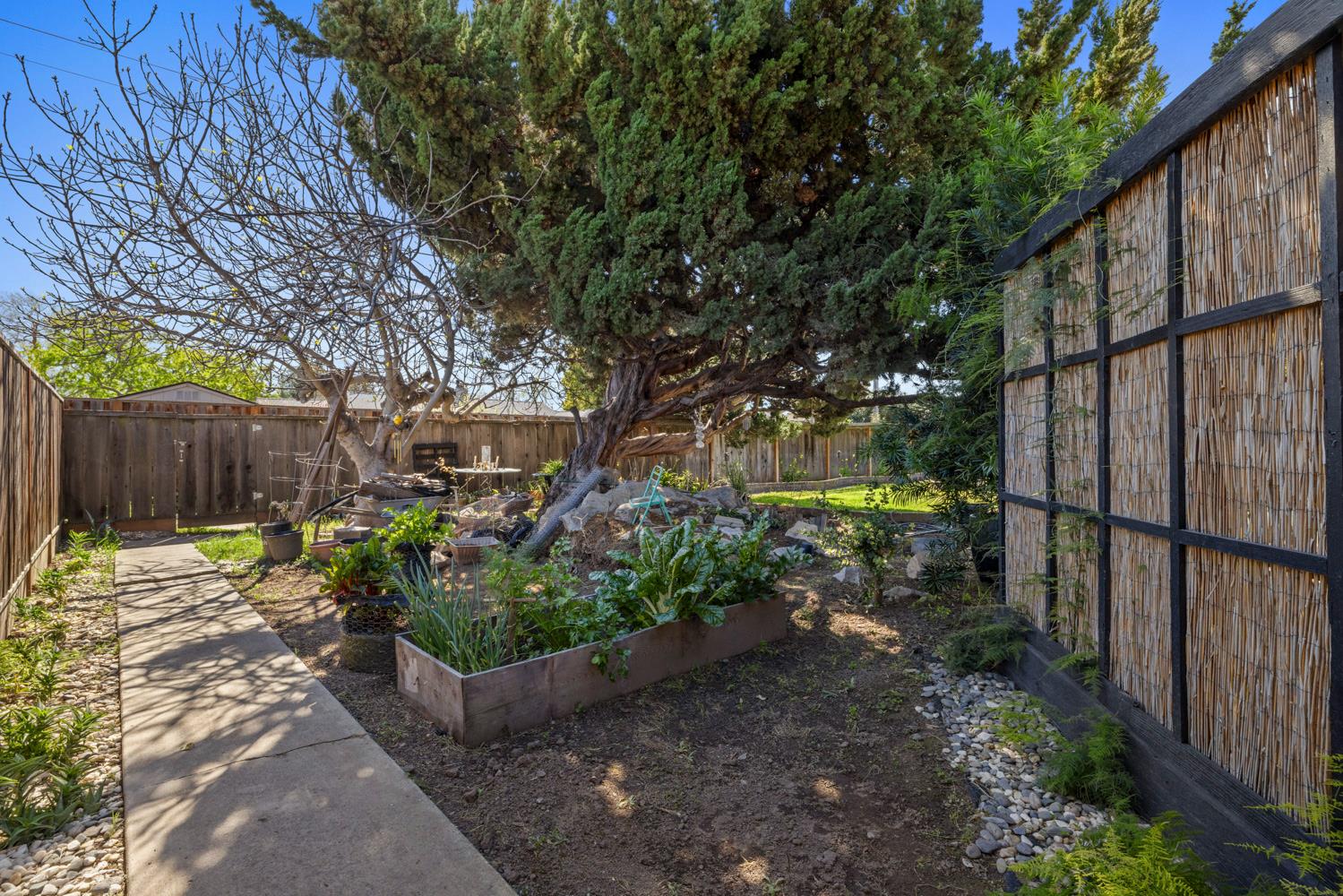 504 Robin Hood Dr, Modesto, CA 95350