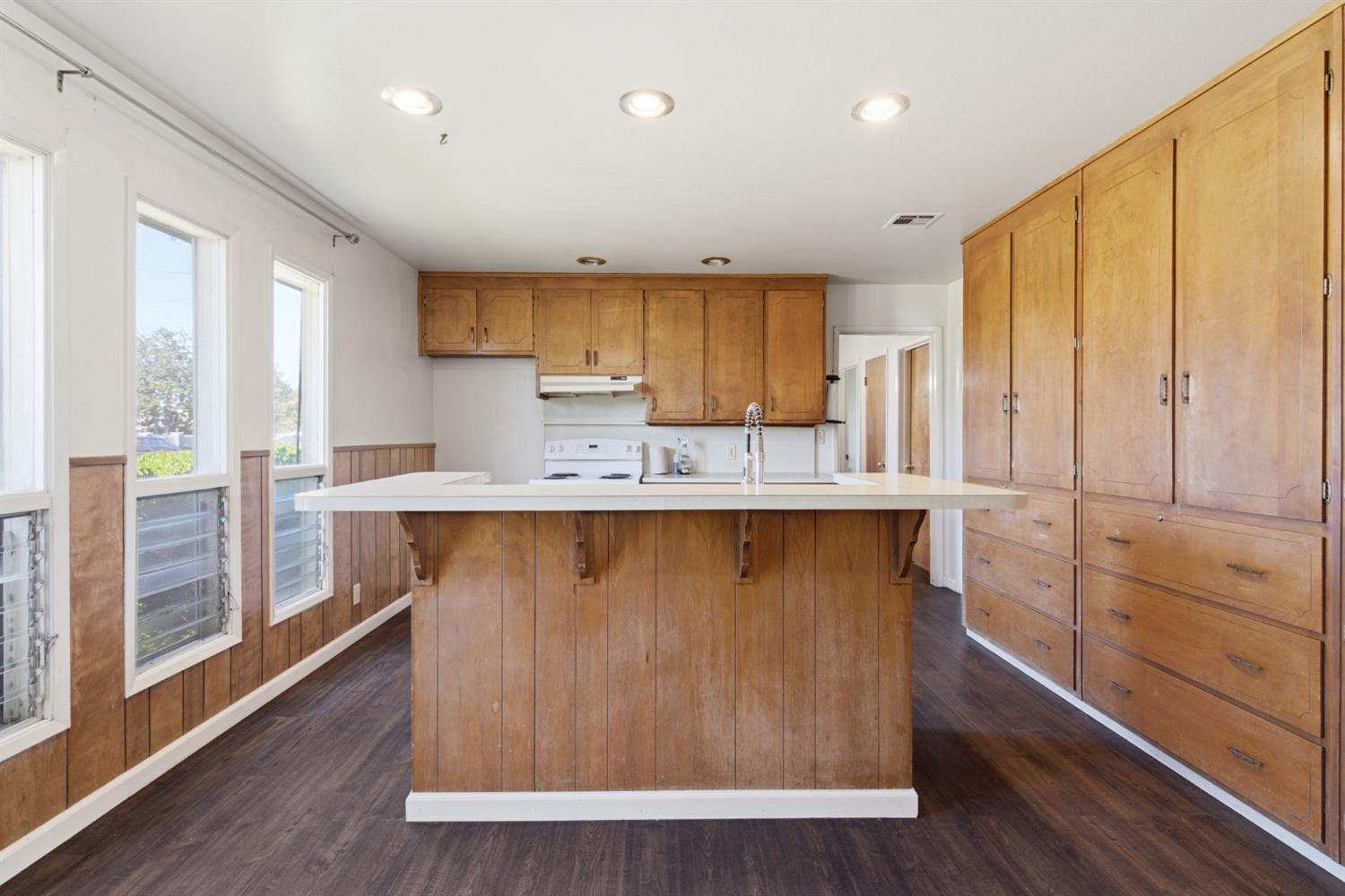 16590 S Austin Rd, Manteca, CA 95336