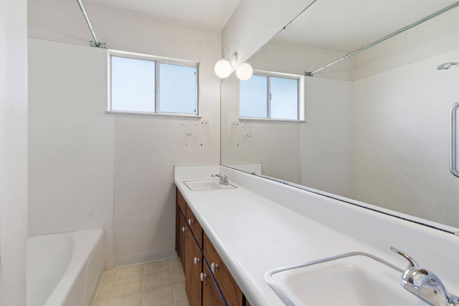 16590 S Austin Rd, Manteca, CA 95336