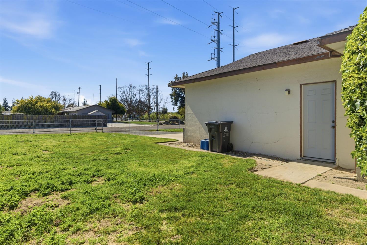 16590 S Austin Rd, Manteca, CA 95336