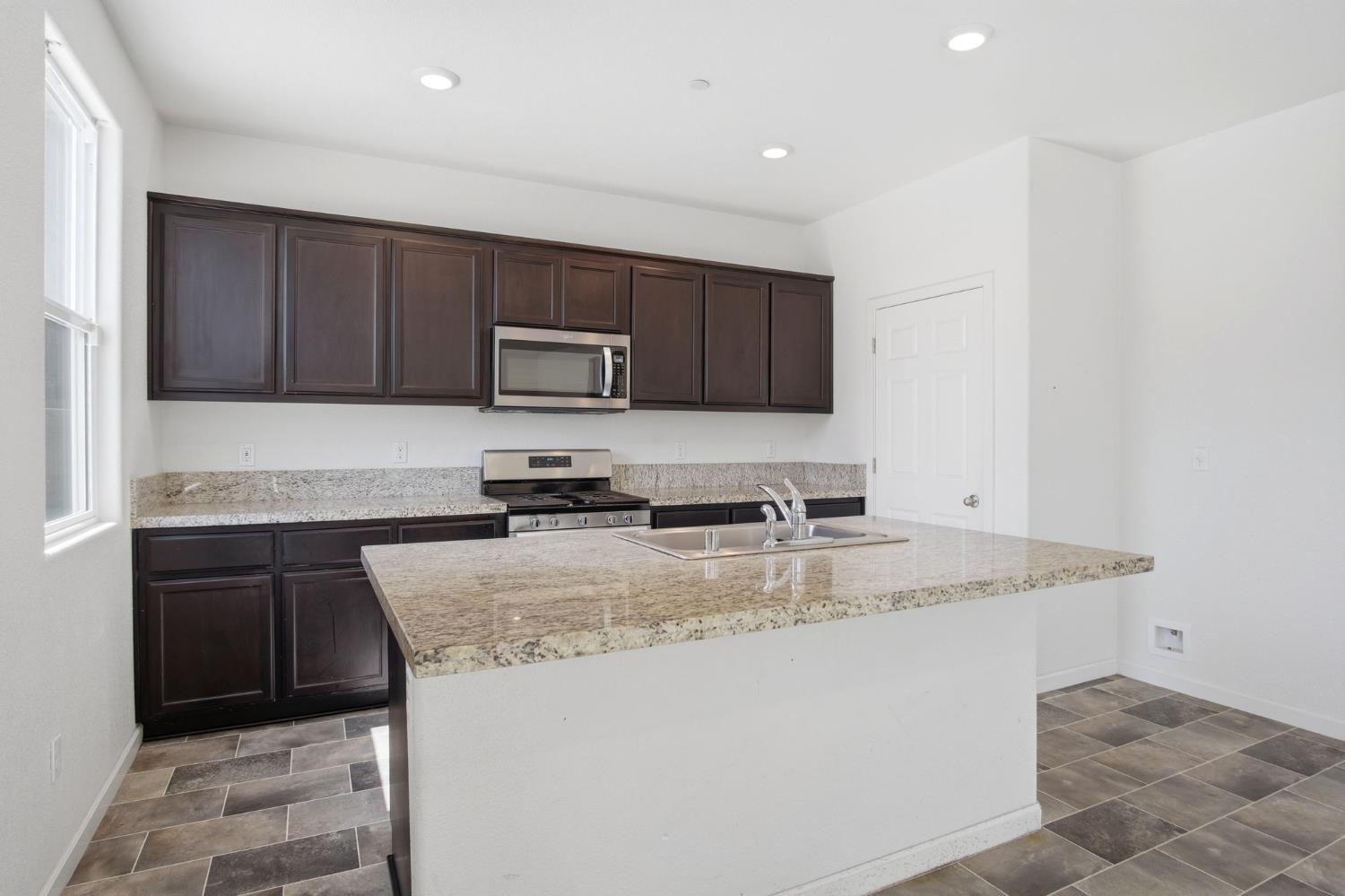 3108 Bridgestone Ln, Modesto, CA 95355