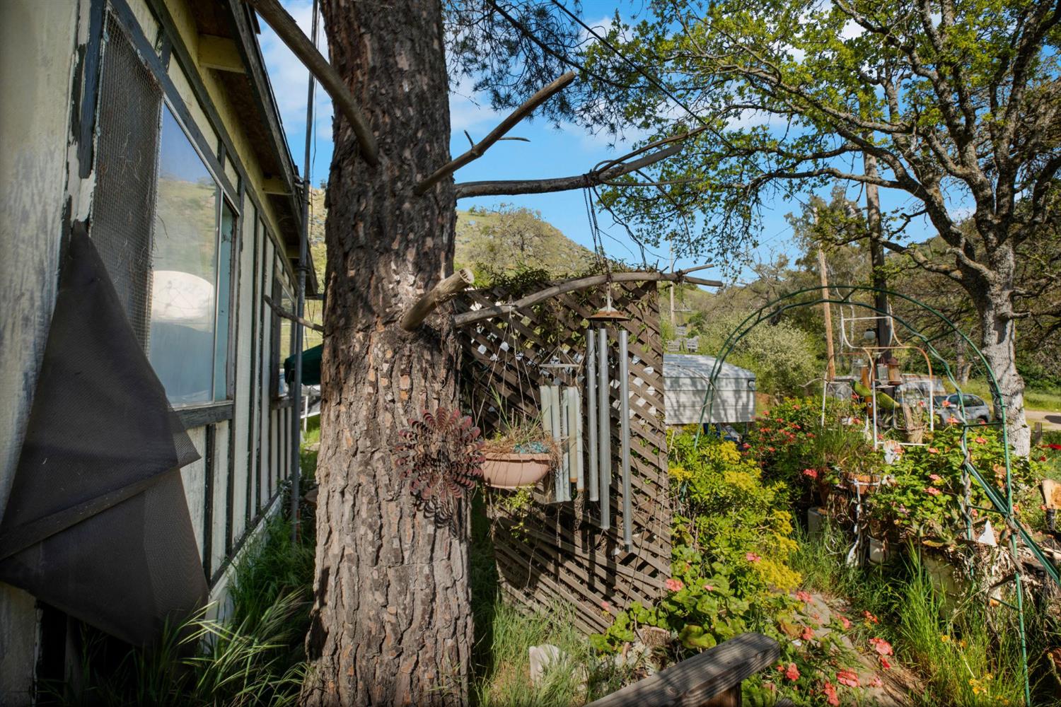 39567 Knollglen Ln, Squaw Valley, CA 93675