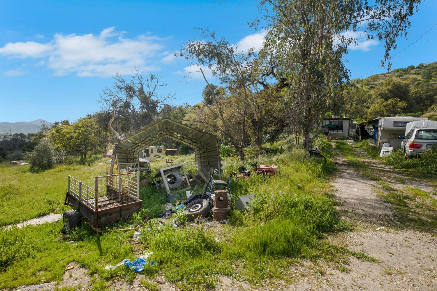 39567 Knollglen Ln, Squaw Valley, CA 93675