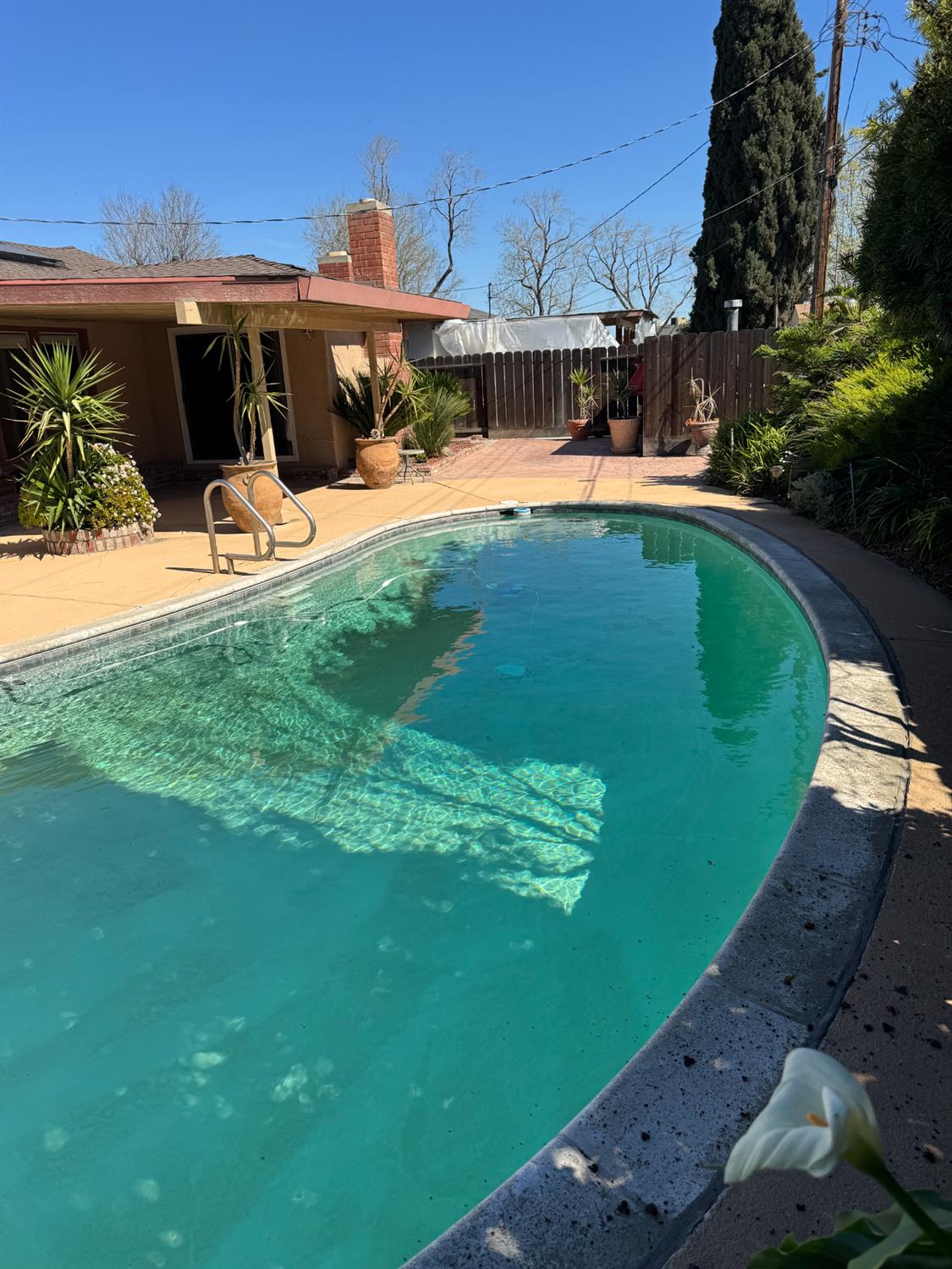 1043 E Adams Ave, Los Banos, CA 93635